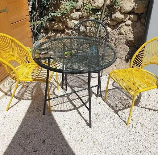 T3 Avec Jacuzzi Privé Exterieur